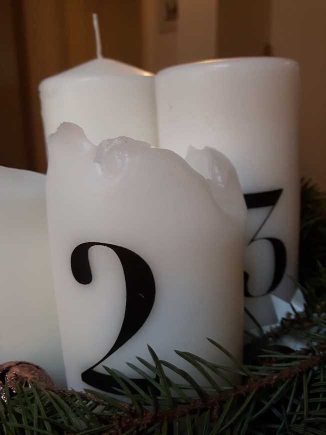 weiße Kerzen Tannengrün